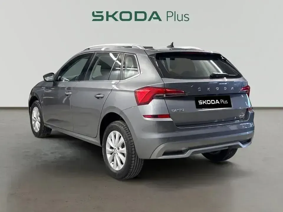 Usado Skoda Kamiq Ambition 110 CV (80 kW) 2021 Gris SUV