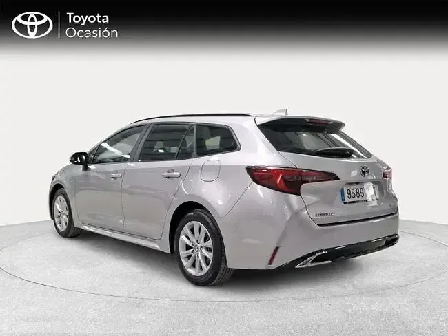 Usado Toyota Corolla Active 140 CV (102 kW) 2025 Gris / plata Familiar