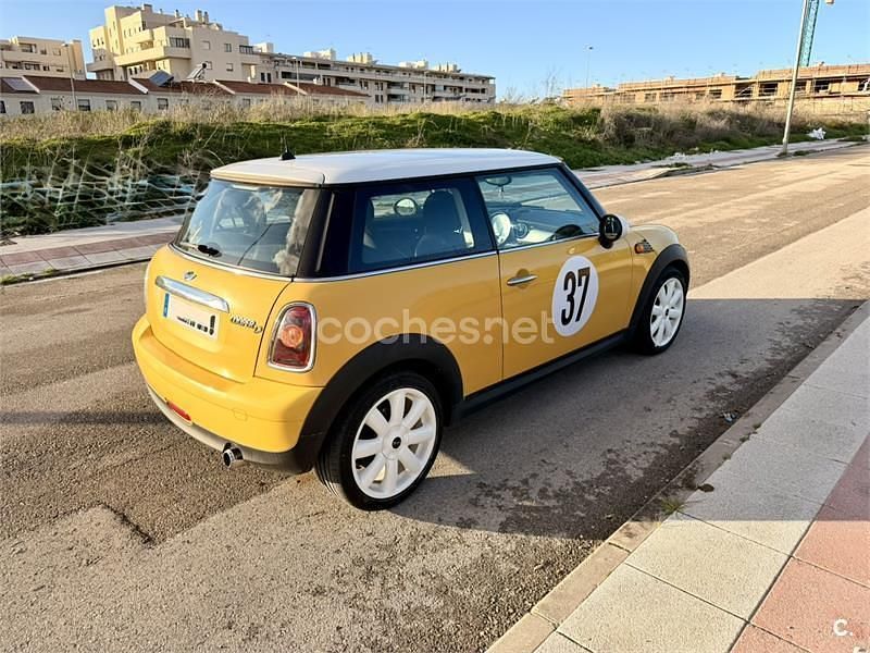Usado Mini Cooper D 110 CV (80 kW) 2009 Amarillo Utilitario