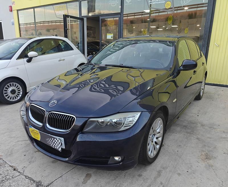 Azul Usado 2009 BMW 318 Berlina | 7995 € (Precio justo) - Imagen 1/4
