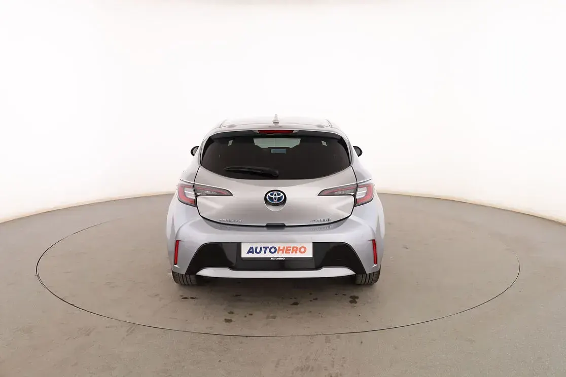 Usado Toyota Corolla Style 122 CV (89 kW) 2022 Gris Berlina