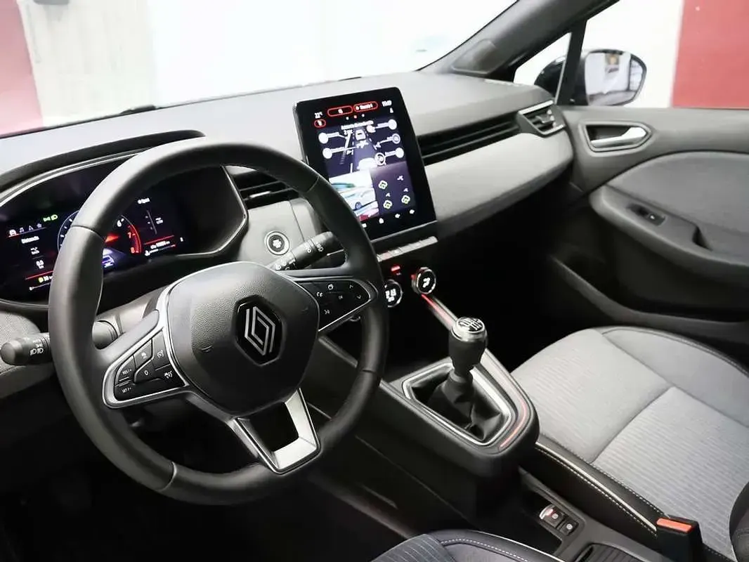 Usado Renault Clio Techno 91 CV (66 kW) 2025 Gris Utilitario