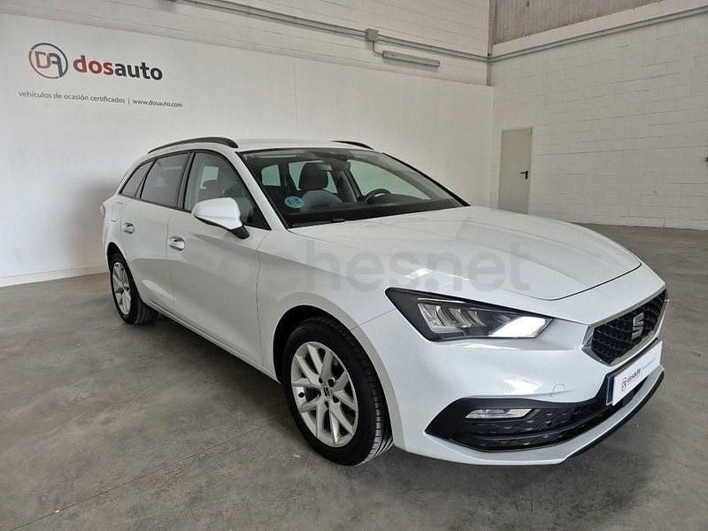 Usado Seat Leon Reference 150 CV (110 kW) 2021 Blanco Familiar