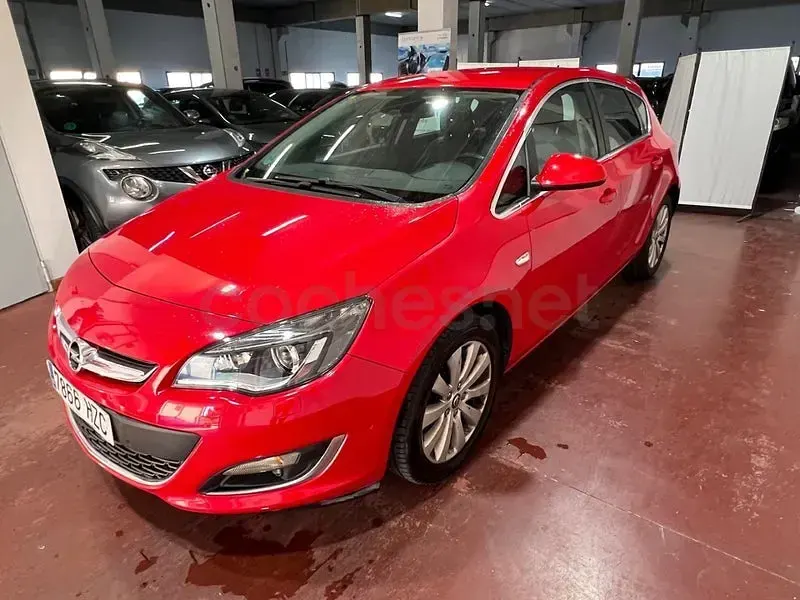 Usado Opel Astra Selective 110 CV (80 kW) 2014 Rojo Berlina