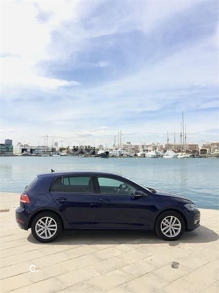 Usado VW Golf VII Advance 125 CV (91 kW) 2018 Azul Berlina