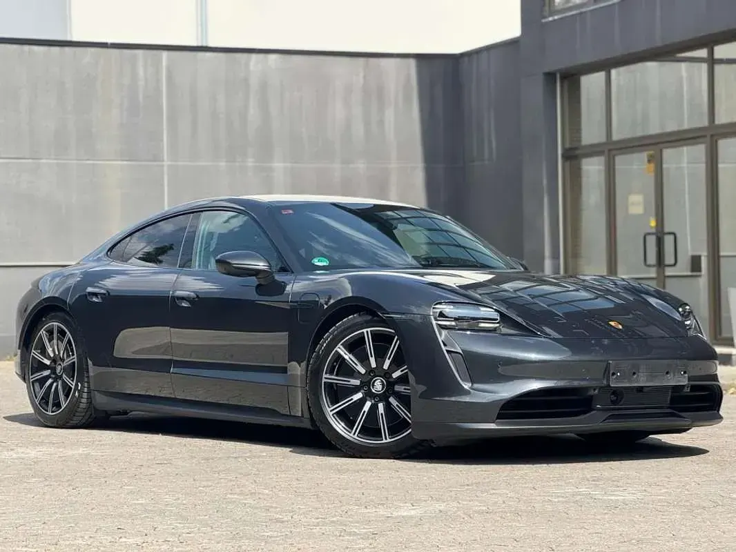 Usado Porsche Taycan 4S Sport Turismo 389 kW (530 CV) 2023 Gris Berlina