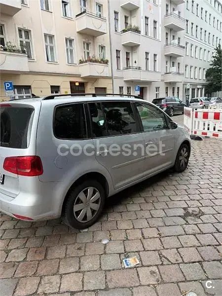 Usado VW Touran Advance 140 CV (102 kW) 2014 Gris / plata Monovolumen