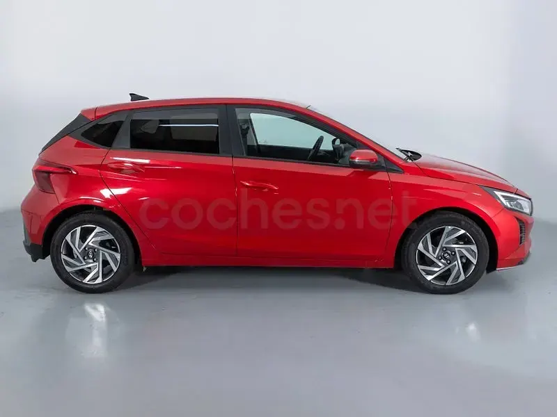 Usado Hyundai i20 100 CV (73 kW) 2024 Rojo Utilitario