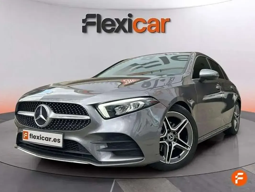Usado Mercedes A180 109 CV (80 kW) 2019 Gris Utilitario