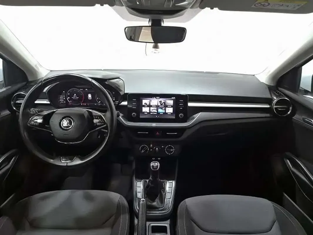 Usado Skoda Fabia Ambition 95 CV (69 kW) 2022 Blanco Utilitario
