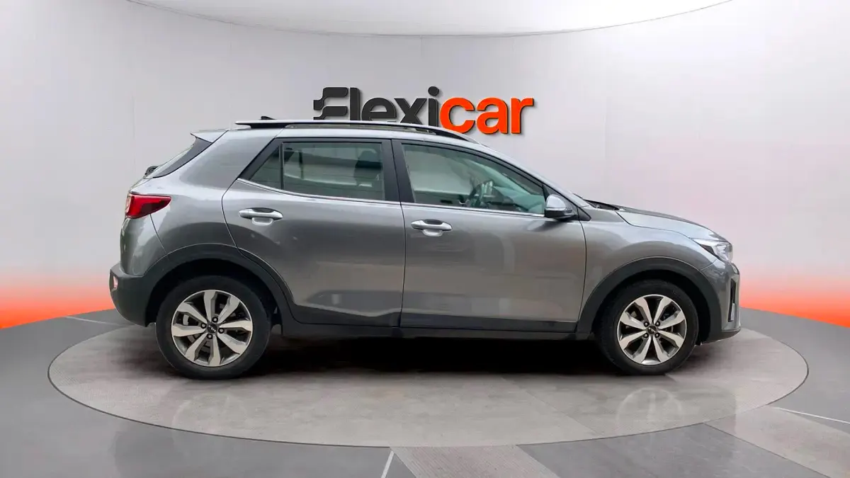 Usado Kia Stonic 101 CV (74 kW) 2024 Gris SUV