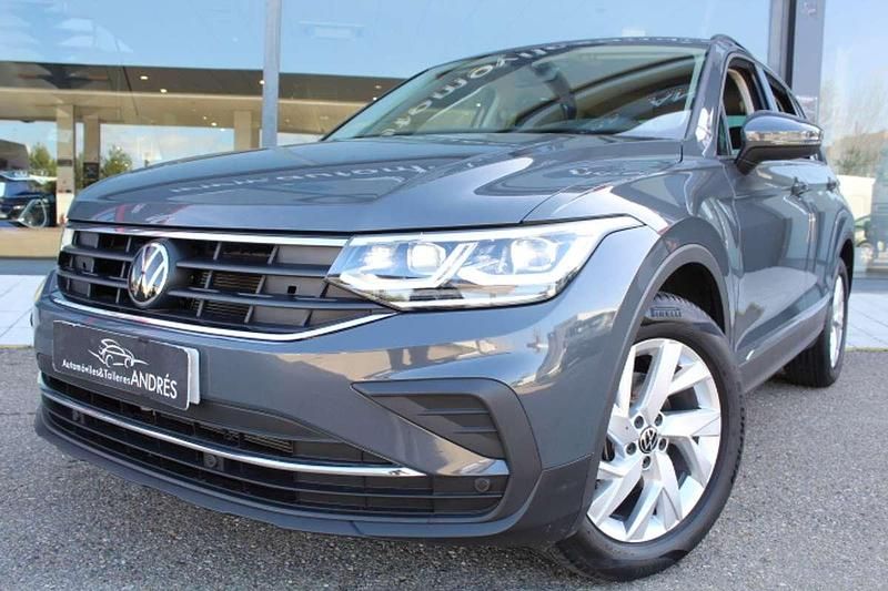 Usado VW Tiguan Life 150 CV (110 kW) 2022 Gris SUV