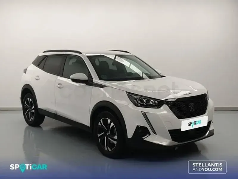 Usado Peugeot 2008 Allure 100 CV (73 kW) 2022 Blanco SUV
