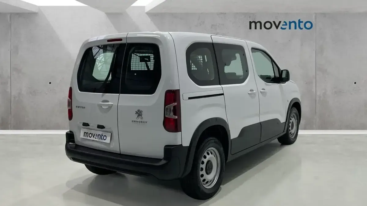 Usado Peugeot Rifter Business-Line 100 CV (73 kW) 2023 Blanco Monovolumen