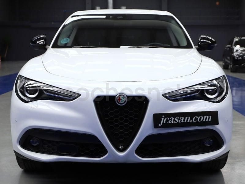 Usado Alfa Romeo Stelvio Sprint 190 CV (139 kW) 2021 Blanco SUV