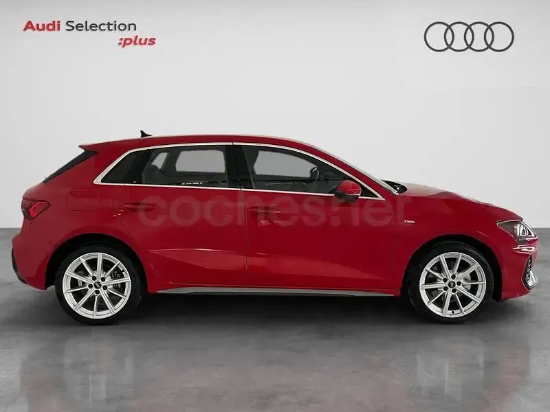 Usado Audi A3 Ambiente 204 CV (150 kW) 2025 Rojo Berlina