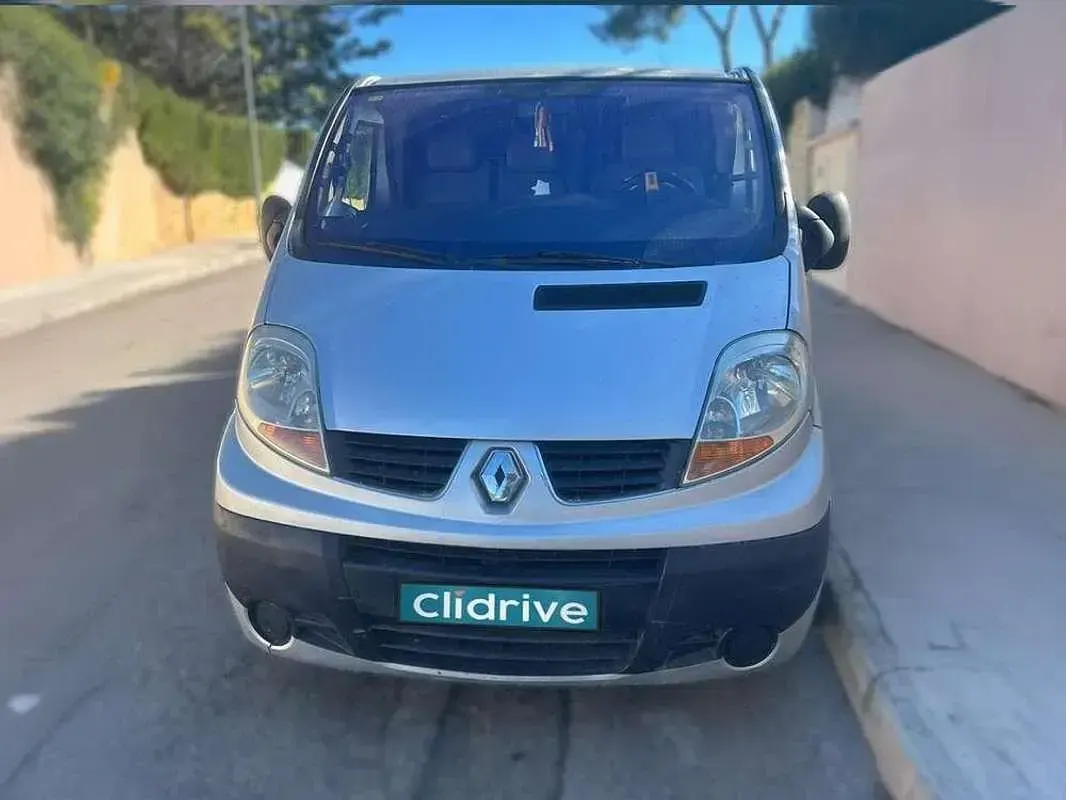 Begagnad Renault Trafic Privilege 145 HK (106 kW) 2007 Grå Minibuss