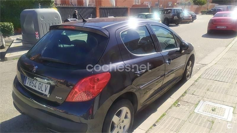 Usado Peugeot 207 95 CV (69 kW) 2009 Negro Berlina