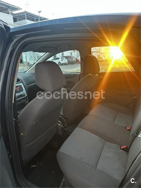 Usado Ford Focus Trend 115 CV (84 kW) 2007 Negro Berlina