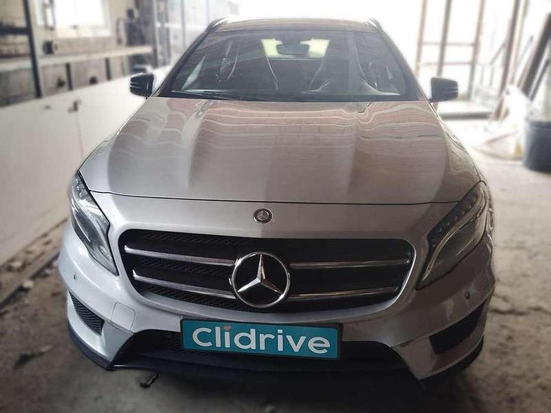 Usado Mercedes GLA220 AMG line 170 CV (125 kW) 2015 Gris SUV