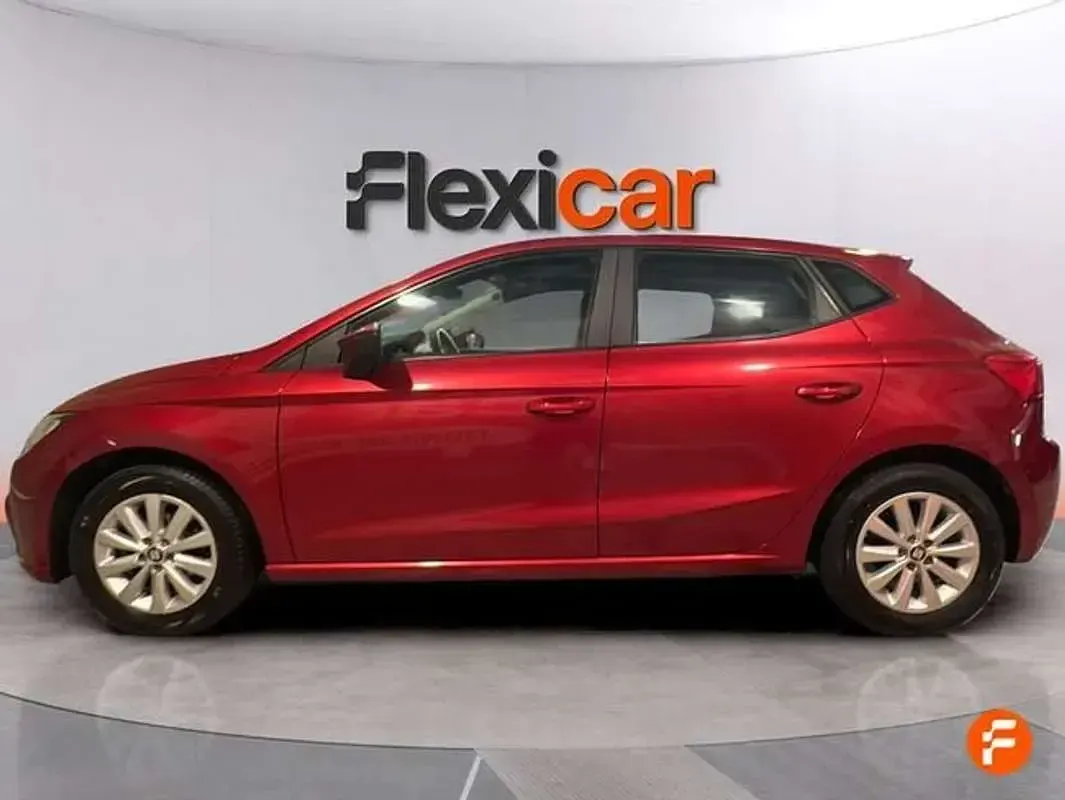 Usado Seat Ibiza Reference 75 CV (55 kW) 2018 Rojo Utilitario