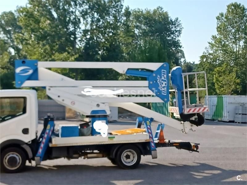 Usado Nissan Cabstar 136 CV (100 kW) 2013 Blanco Pickup/Camioneta