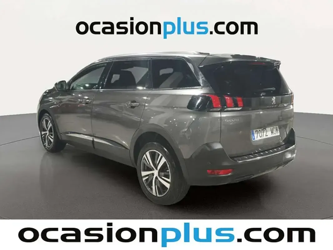 Usado Peugeot 5008 Allure 131 CV (96 kW) 2023 Plateado SUV