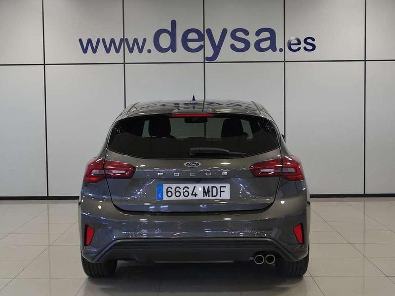 Usado Ford Focus ST-Line 125 CV (91 kW) 2023 Gris Utilitario