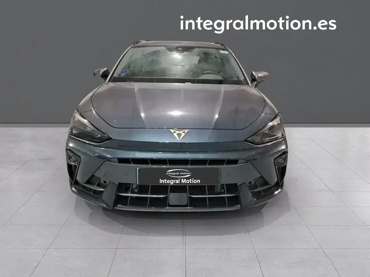 Usado Cupra Leon 204 CV (150 kW) 2025 Gris