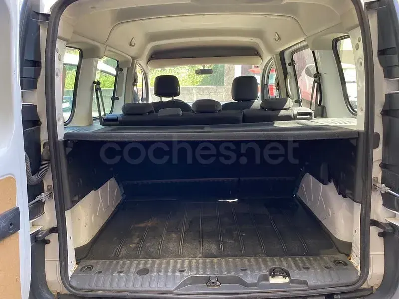 Usado Renault Kangoo Zen 95 CV (69 kW) 2021 Blanco Monovolumen
