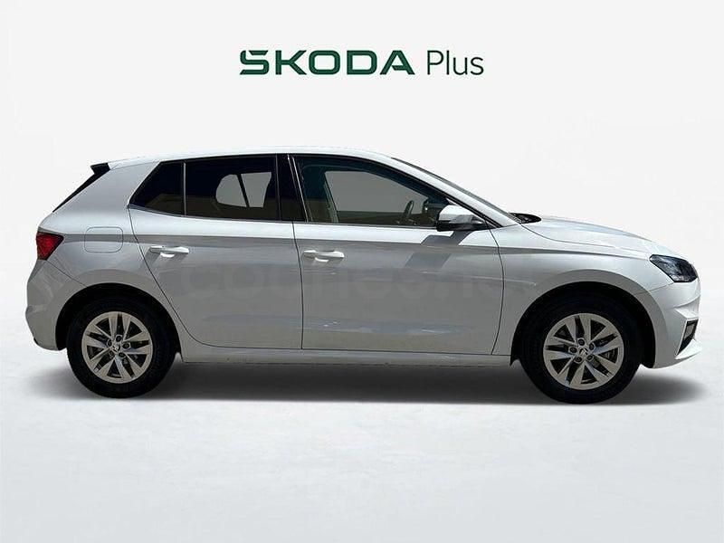 Nuevo Skoda Fabia Selection 95 CV (69 kW) 2025 Blanco Utilitario