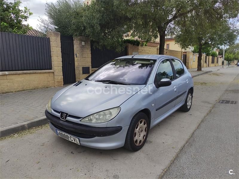 Gris / plata Usado 2004 Peugeot 206 Berlina | 2000 € (Precio justo) - Imagen 1/4