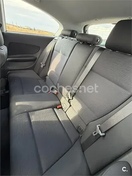 Usado BMW 118 143 CV (105 kW) 2011 Negro Utilitario