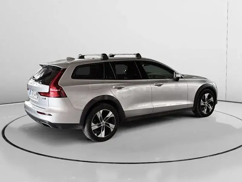 Usado Volvo V60 CC 197 CV (144 kW) 2021 Gris / plata Familiar