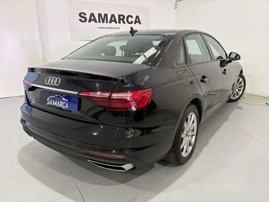 Usado Audi A4 Advanced 136 CV (100 kW) 2022 Negro Berlina
