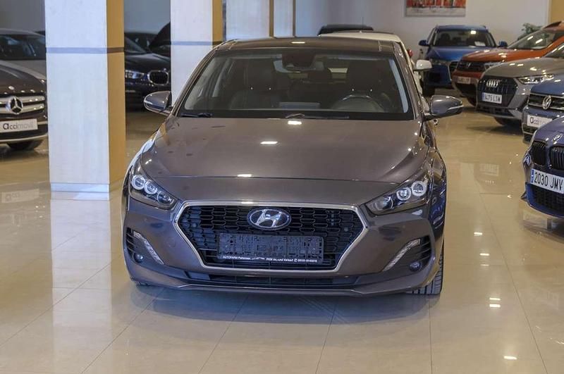 Usado Hyundai i30 Style 136 CV (100 kW) 2019 Gris Utilitario