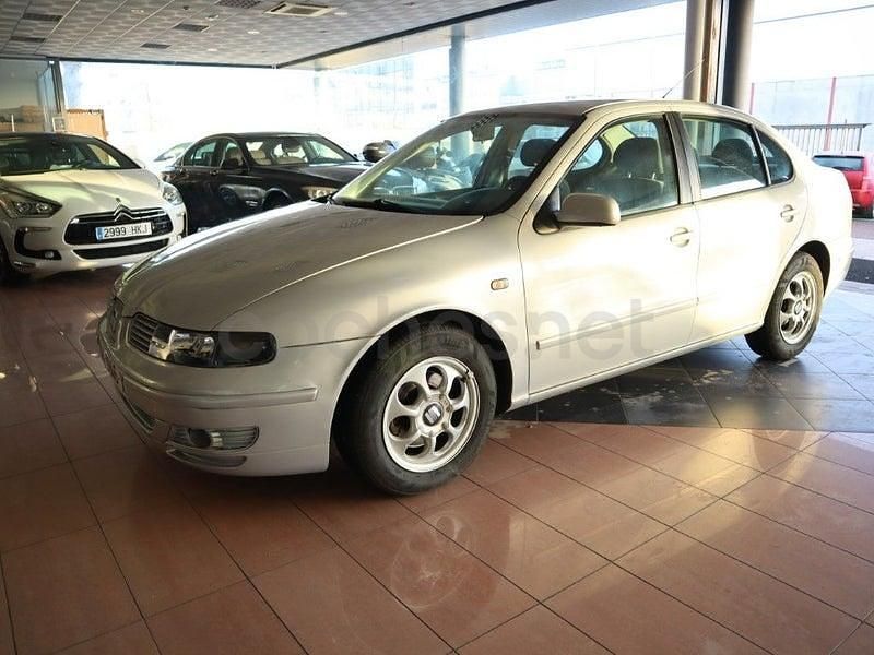 Usado Seat Toledo 125 CV (91 kW) 2000 Gris / plata Berlina