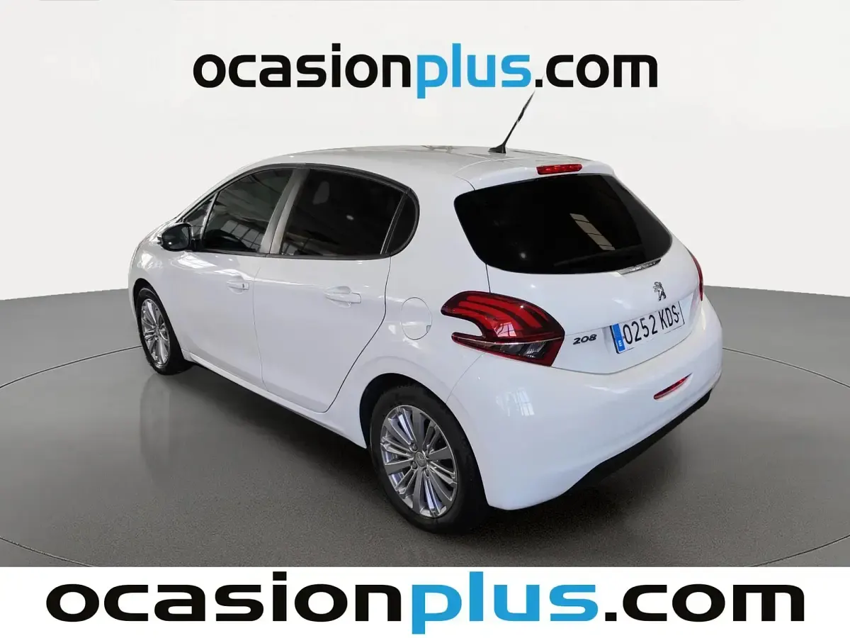 Usado Peugeot 208 Style 82 CV (60 kW) 2017 Blanco Utilitario
