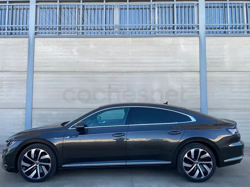 Usado VW Arteon R-line 150 CV (110 kW) 2023 Gris / plata Berlina