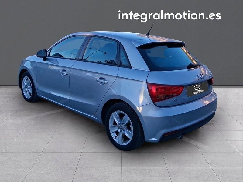 Usado Audi A1 Attraction 89 CV (65 kW) 2016 Gris Berlina