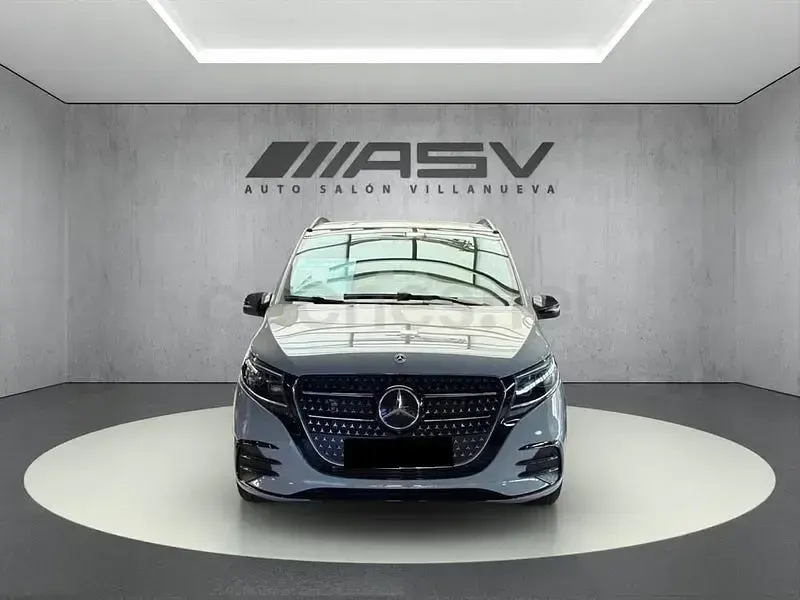 Usado Mercedes V300 Avantgarde 239 CV (175 kW) 2025 Gris / plata Monovolumen