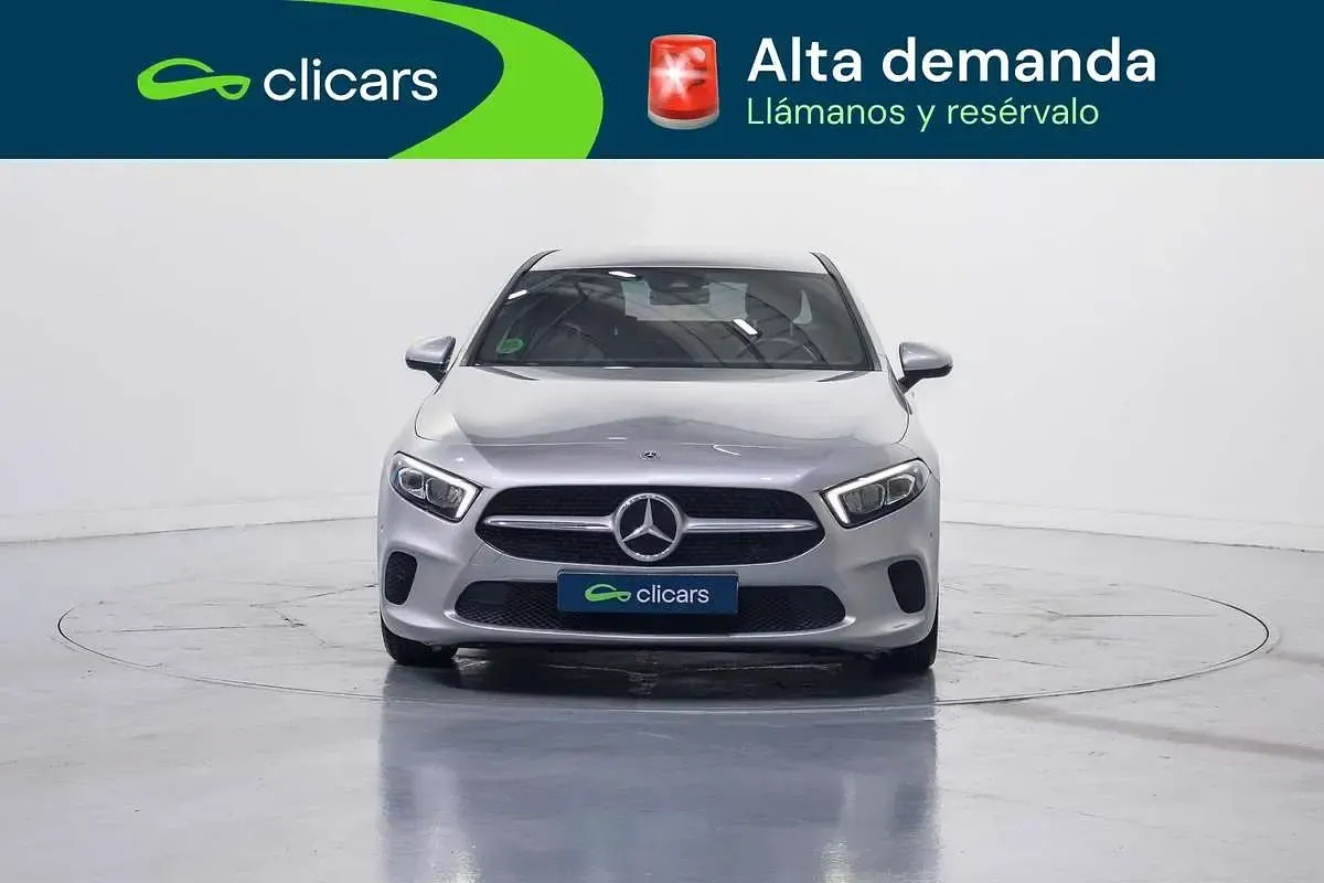 Usado Mercedes A180 116 CV (85 kW) 2022 Plateado Berlina