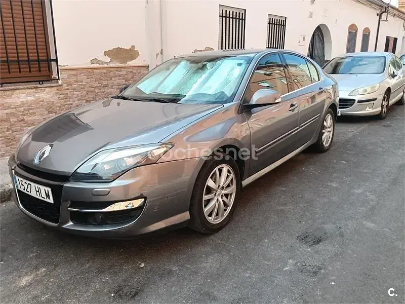 Usado Renault Laguna III Dynamique 130 CV (95 kW) 2012 Gris / plata Berlina