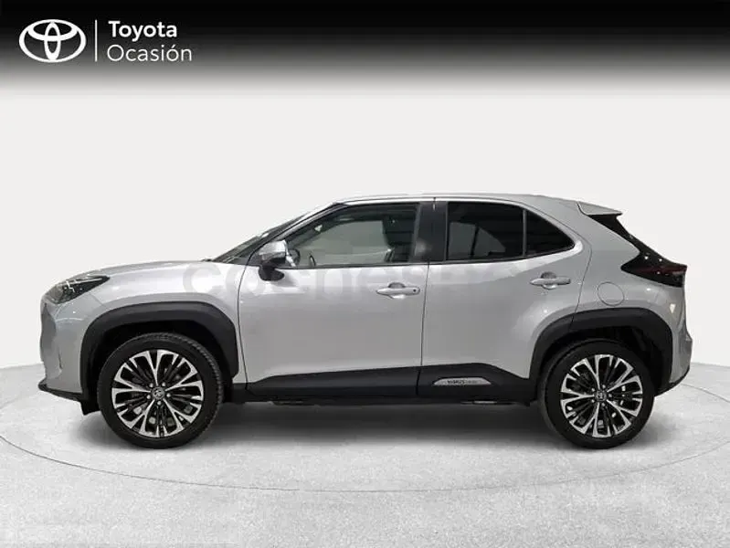 Usado Toyota Yaris Cross Plus 116 CV (85 kW) 2022 Gris / plata SUV