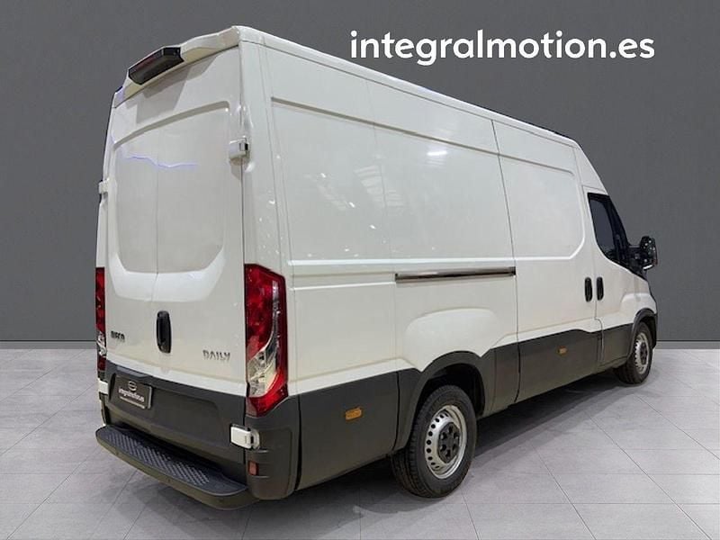 Usado Iveco Daily 157 CV (115 kW) 2023 Blanco Van