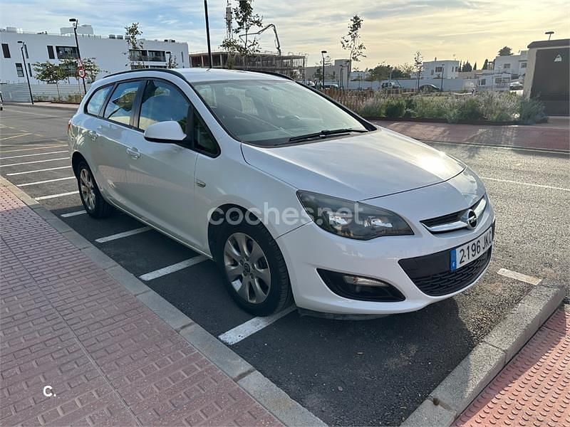 Blanco Usado 2015 Opel Astra Business Familiar | 6900 € (Precio justo) - Imagen 1/4