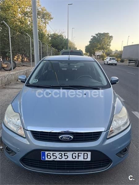Usado Ford Focus Trend 109 CV (80 kW) 2008 Gris / plata Berlina