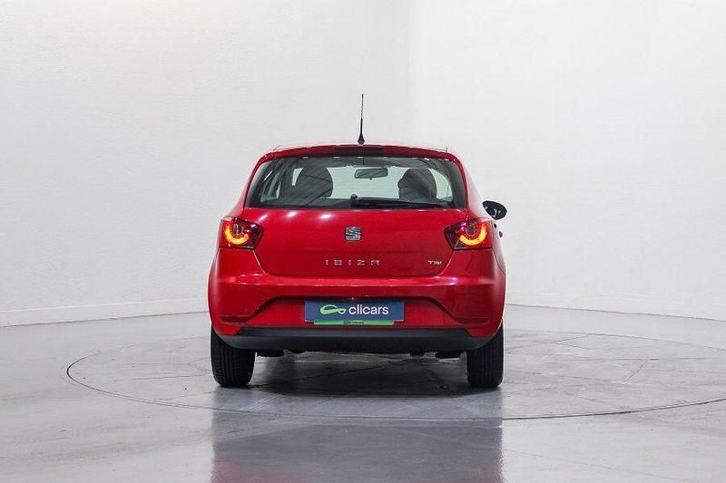 Usado Seat Ibiza Reference 90 CV (66 kW) 2015 Rojo Berlina