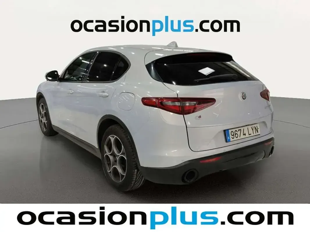 Usado Alfa Romeo Stelvio Sprint 190 CV (139 kW) 2022 Blanco SUV