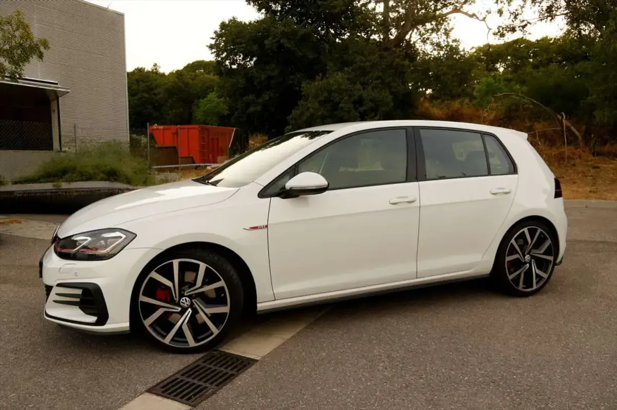 Usado VW Golf VIII GTI 245 CV (180 kW) 2020 Blanco Utilitario